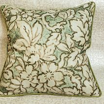 Фото: декоративная подушка с растительным дизайном Beardsley- Ампир Декор