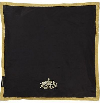 декоративная подушка темного оттенка с вышивкой CCRC0016  - 1