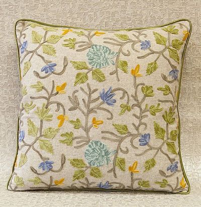 подушка декоративная в клетку с цветочной вышивкой Rhoswen Sea ThistleNairna Wisteria 