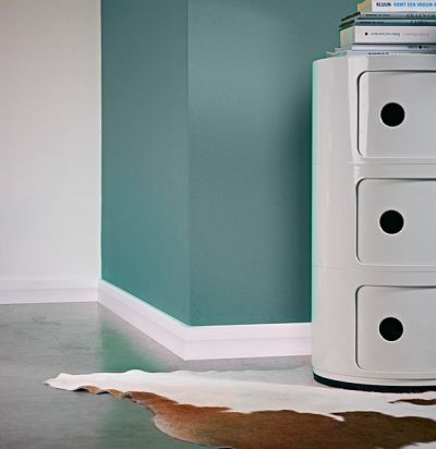 Плинтус из дюрополимера с кабель-каналом SX125 ORAC DECOR - 1