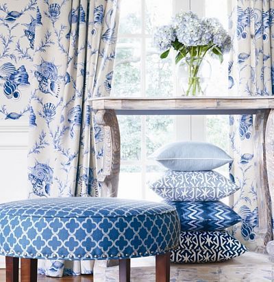 Ткань Thibaut Biscayne W74350 Charm Ivory on Royal Blue  - 1