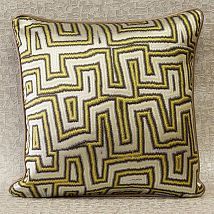 Фото: декоративная подушка из шелка с вышивкой Caleido- Ампир Декор