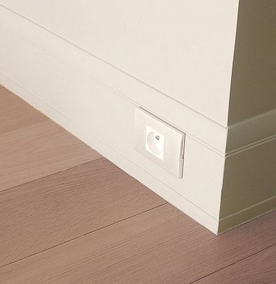 Плинтус из дюрополимера с кабель-каналом SX104 ORAC DECOR - 2